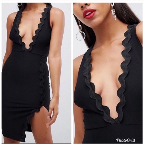 💕SALE Nasty Gal Rare Red London Wavy Plunge Dress - Picture 2 of 8